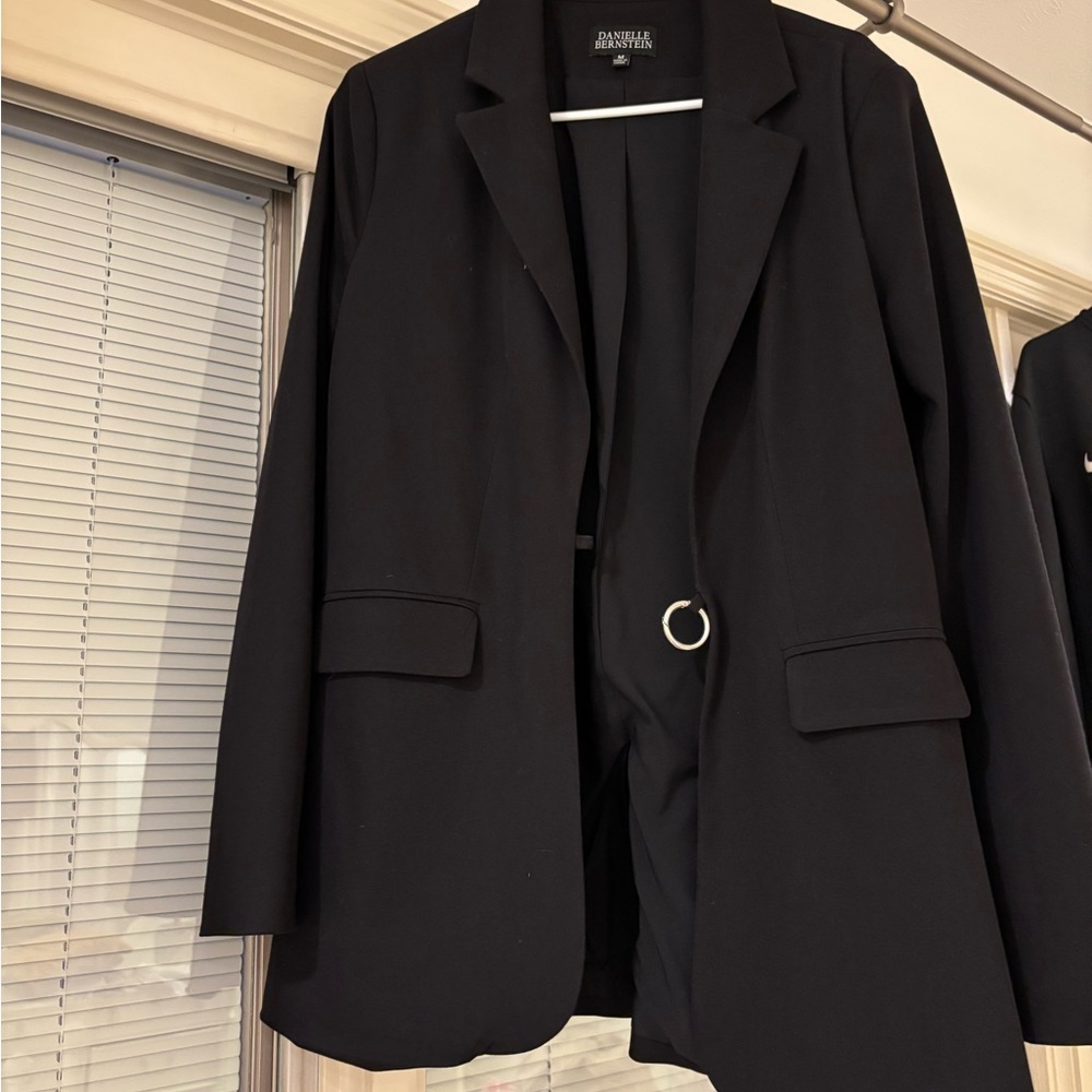 DANIELLE BERNSTEIN Classic Black Blazer